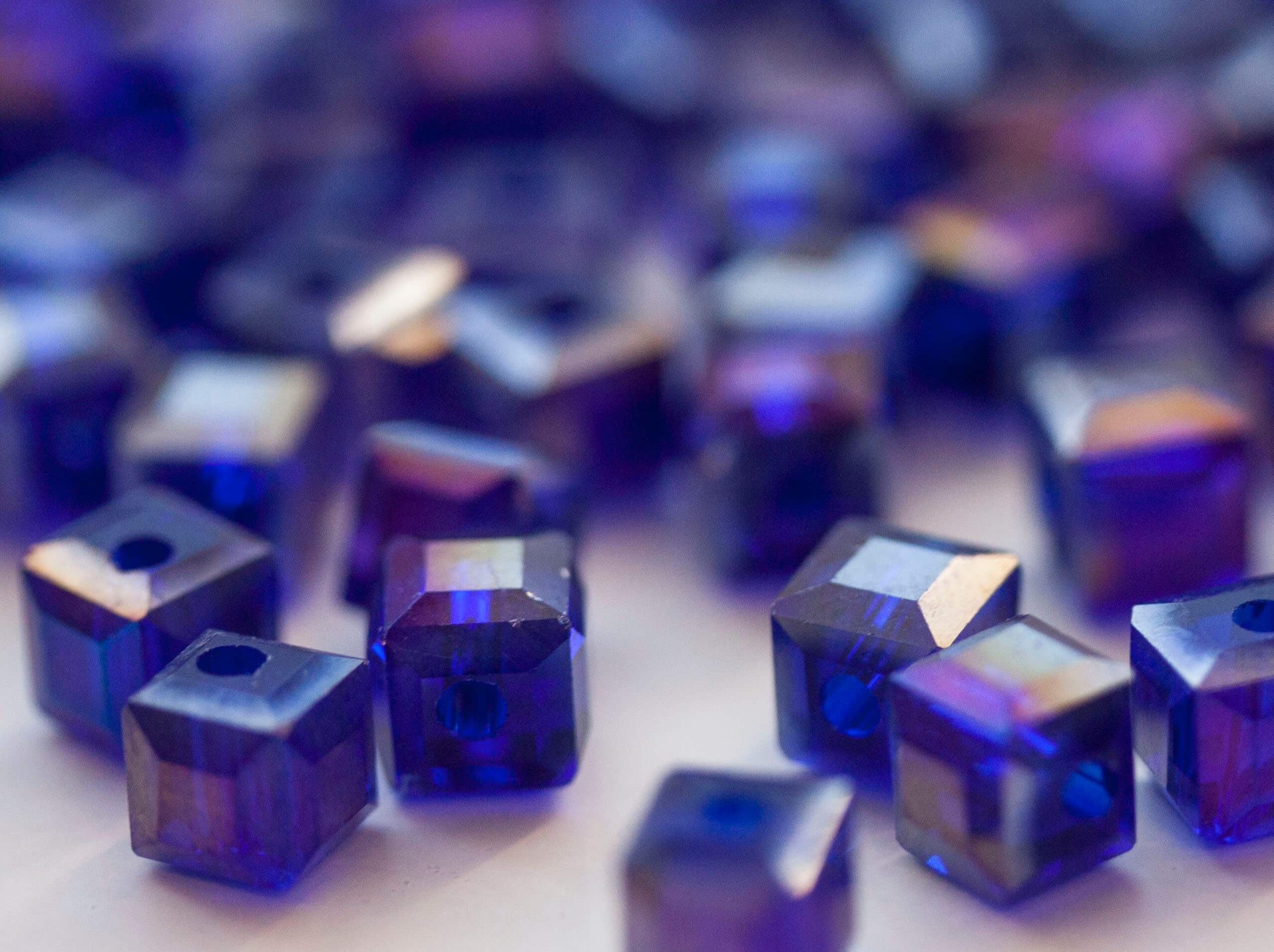 Намистина Куб Cobalt AB
